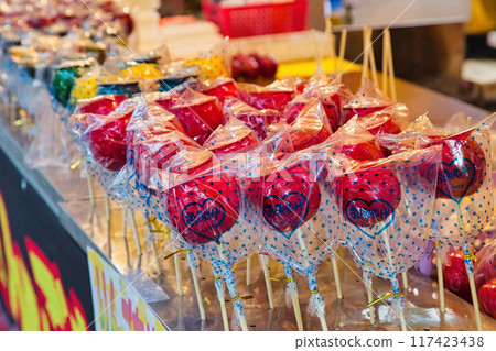 Colorful candy, candy apples, food stalls, summer vacation, gourmet food, fruit, skewers, festival Colorful candy, candy apples, food stalls, summer vacation, gourmet food, fruit, skewers, festival 117423438