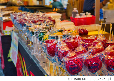 Colorful candy, candy apples, food stalls, summer vacation, gourmet food, fruit, skewers, festival Colorful candy, candy apples, food stalls, summer vacation, gourmet food, fruit, skewers, festival 117423441