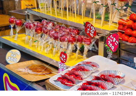 Colorful candy, candy apples, food stalls, summer vacation, gourmet food, fruit, skewers, festival Colorful candy, candy apples, food stalls, summer vacation, gourmet food, fruit, skewers, festival 117423445