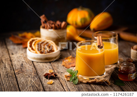 Pumpkin and orange cocktail 117426187