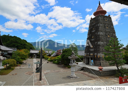 建文法華宗總山妙滿寺(從本堂眺望比叡山)/京都市左京區岩倉端畿町 建文法華宗總山妙滿寺(從本堂眺望比叡山)/京都市左京區岩倉端畿町 117427808