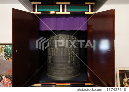Myomanji Temple, head temple of the Kenhon Hokke Sect (the bell of the legend of Anchin and Kiyohime) / Hataedacho, Iwakura, Sakyo Ward, Kyoto City 117427848