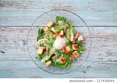 Caesar salad  117430044