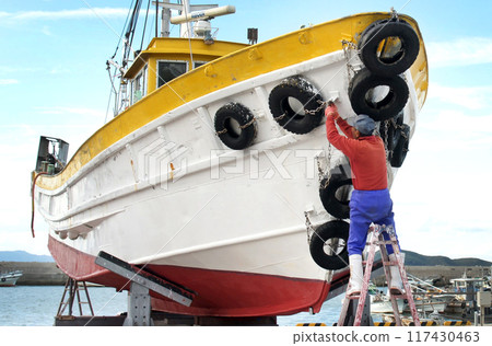 Maintenance of shock-absorbing tires for fishing boats Maintenance of shock-absorbing tires for fishing boats 117430463