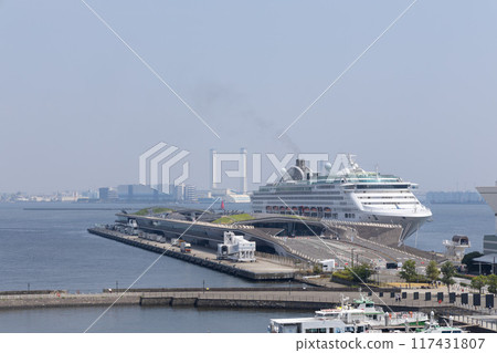 Yokohama: Pacific World moored at Osanbashi Pier 117431807