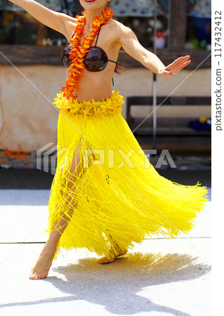 跳大溪地舞蹈的女人的裙子 跳大溪地舞蹈的女人的裙子 117432412
