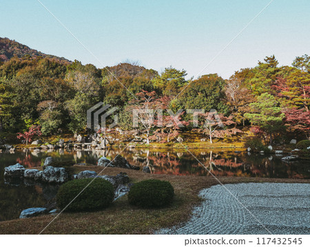 嵐山被秋葉染紅 嵐山被秋葉染紅 117432545