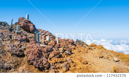Climbing Mt. Chokai in autumn: Shichitaka summit Climbing Mt. Chokai in autumn: Shichitaka summit 117432570