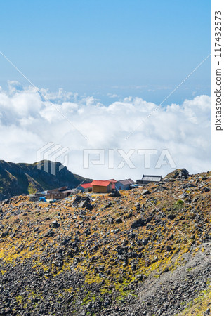 秋季鳥海山攀登:禦室禦屋(鳥海山山頂聖地) 秋季鳥海山攀登:禦室禦屋(鳥海山山頂聖地) 117432573
