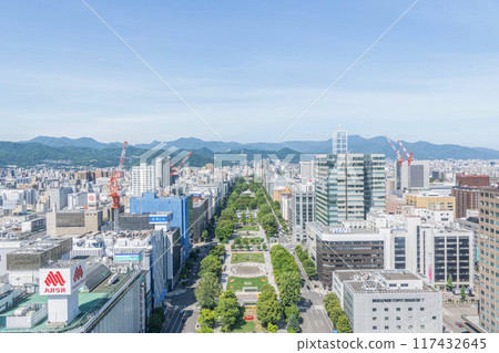 北海道札幌市、札幌市中心、大通公園和札幌城市景觀 117432645