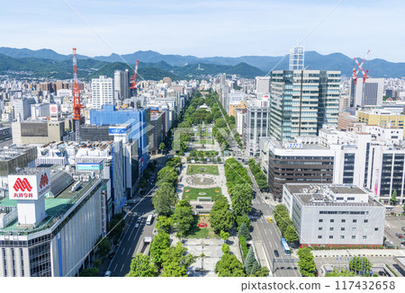 北海道札幌市、札幌市中心、大通公園和札幌城市景觀 117432658