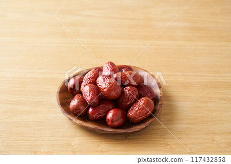 Dried dates Dried dates 117432858