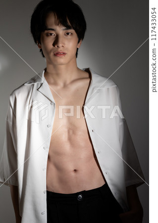 身體化妝的年輕人 117433054