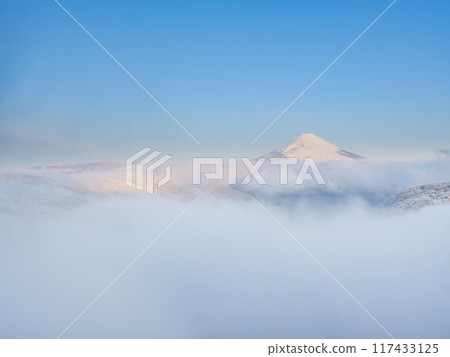 Spectacular snowy view of Mt. Fuji from Hakone 117433125