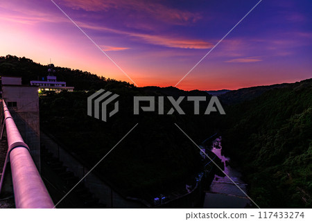 Summer 2024 Evening view of Nunome Dam in eastern Nara City, the sky is burning on the north (valley) side of the dam, the dam is dyed crimson red③ 117433274