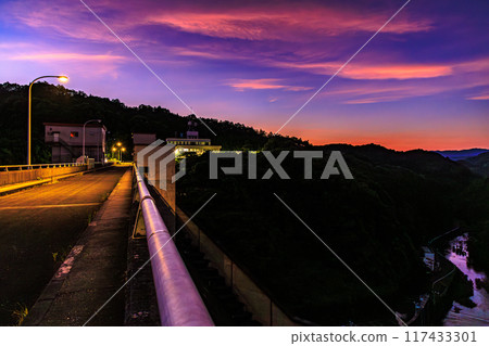 2024年夏季奈良市東部布諾米水壩的夜景。 117433301