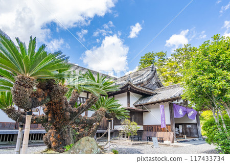 Kakegawa Castle Ninomaru Palace One of only four castle palaces remaining in Japan. An important feudal domain facility that gives a glimpse into the life of the castle lord during the Edo period. Kakegawa Castle Ninomaru Palace One of only four castle palaces remaining in Japan. An important feudal domain facility that gives a glimpse into the life of the castle lord during the Edo period. 117433734