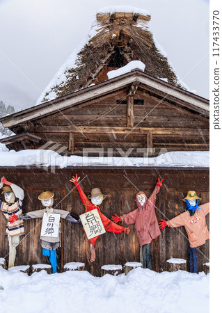 Snow-covered World Heritage Site in winter: Shirakawa-mura (Shirakawa-go), Gifu Prefecture Snow-covered World Heritage Site in winter: Shirakawa-mura (Shirakawa-go), Gifu Prefecture 117433770