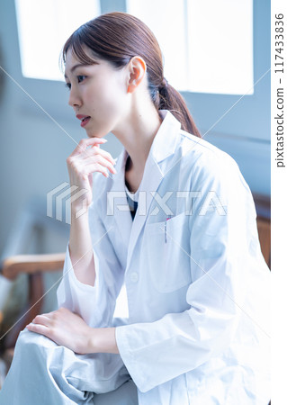 女醫生休息 117433836