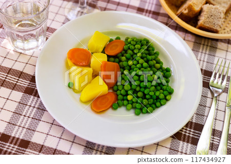Green peas served with potatoes and carrots 117434927