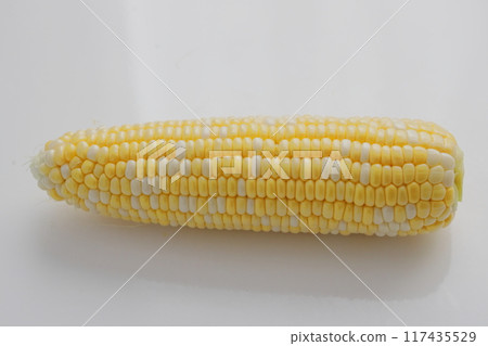 新鮮收穫的玉米，營養豐富，香甜可口。 117435529