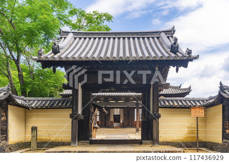 東大寺戒壇院三門 117436929