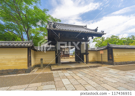 東大寺戒壇院三門 117436931