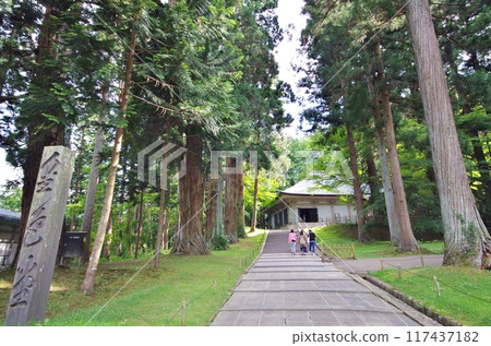 平泉中尊寺金色堂 117437182