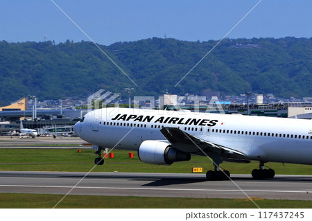 大阪國際機場日航飛機起飛天空公園 大阪國際機場日航飛機起飛天空公園 117437245