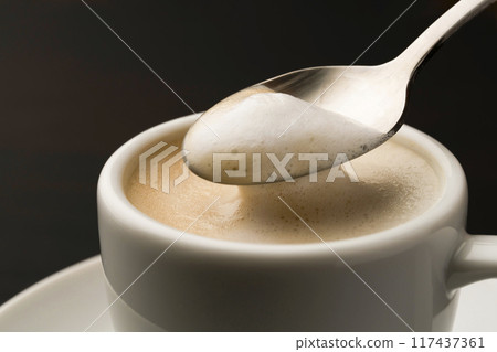 拿鐵咖啡蒸氣牛奶 117437361