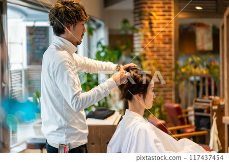 beautician, beauty artist, coiffeur 117437454