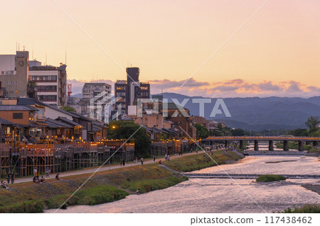 A seasonal sight in summer in Kyoto: Kamogawa River cool deck, evening view 117438462