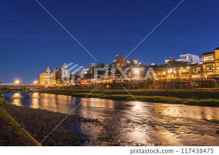 A seasonal feature of summer in Kyoto: Kamogawa Nouryou-ka (cool platform over the Kamo River) night view 117438475