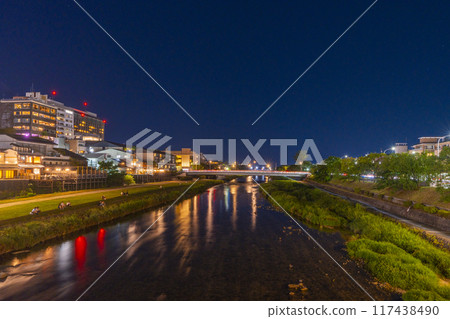 京都的夏日傳統：鴨川調涼裕子夜景 117438490