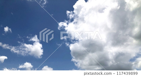 Comparison of blue sky and cloud 117439899