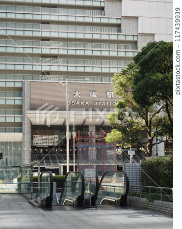 從大阪站南十字路口附近看JR大阪站 從大阪站南十字路口附近看JR大阪站 117439939