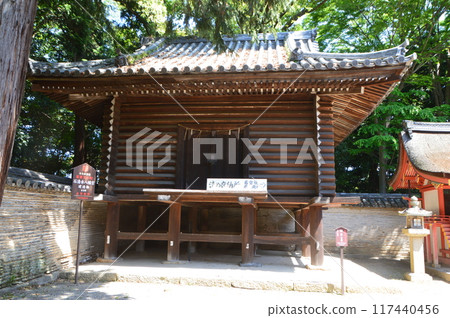 Azekura (treasure storehouse) (Iwashimizu Hachiman Shrine/Yawata, Yawata City, Kyoto Prefecture) Azekura (treasure storehouse) (Iwashimizu Hachiman Shrine/Yawata, Yawata City, Kyoto Prefecture) 117440456