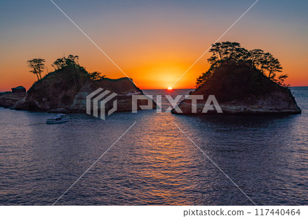 [Shizuoka] Evening view of Nishi-Izu Dogashima Dharma sunset 117440464