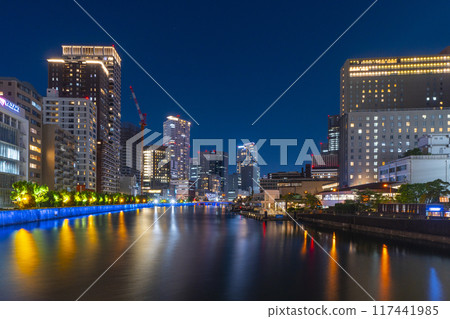 大阪中之島的美麗夜景（從堂島大橋） 117441985