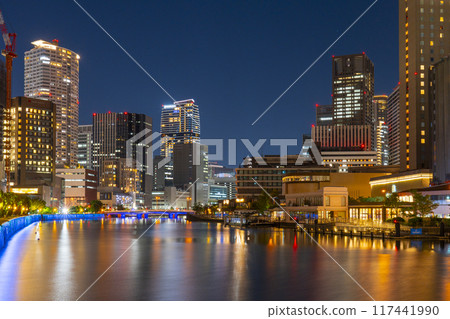 大阪中之島的美麗夜景(從堂島大橋) 大阪中之島的美麗夜景(從堂島大橋) 117441990