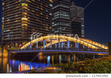 Beautiful night view of Nakanoshima, Osaka - Illuminated Dojima Bridge 117441992