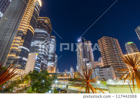 從大阪中之島步行橋欣賞中之島的夜景 從大阪中之島步行橋欣賞中之島的夜景 117442008