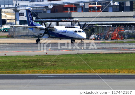 大阪國際機場 ANA 龐巴迪 DHC8-Q400 螺旋槳飛機著陸準備 Skypark 117442197