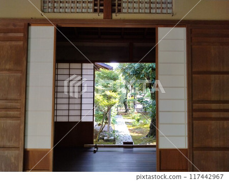 Teahouse and garden in early summer Old streetscape of Inuyama Castle Town in early summer 117442967