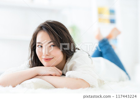 躺著的女人肖像 117443224