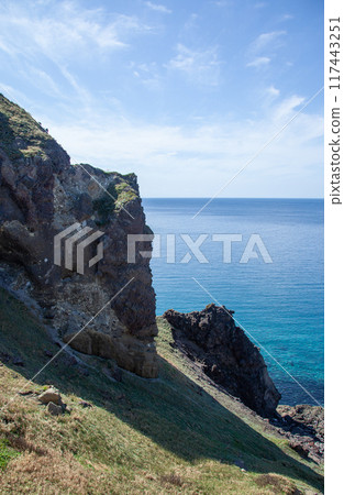 Shakotan Peninsula | The view from the Charenka Path leading to Cape Kamui is a spectacular sight, dyed Shakotan blue. 117443251