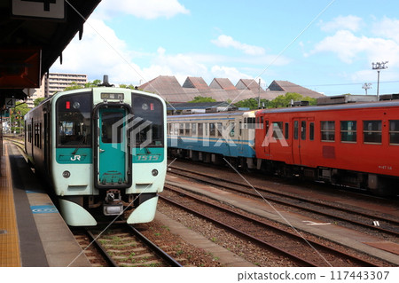 Naruto Line 1500 series train stopped at Tokushima Station (Tokushima ⇔ Naruto) 117443307