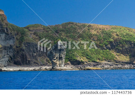 從浮潛船上欣賞與那國 - 立神岩的壯麗景色 117443736