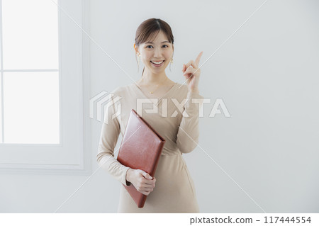 有文件的女商人 117444554