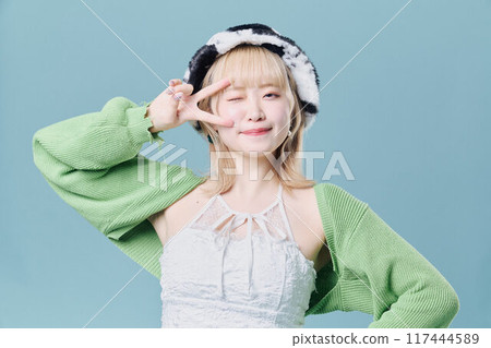 Y2K Fashion Model 117444589